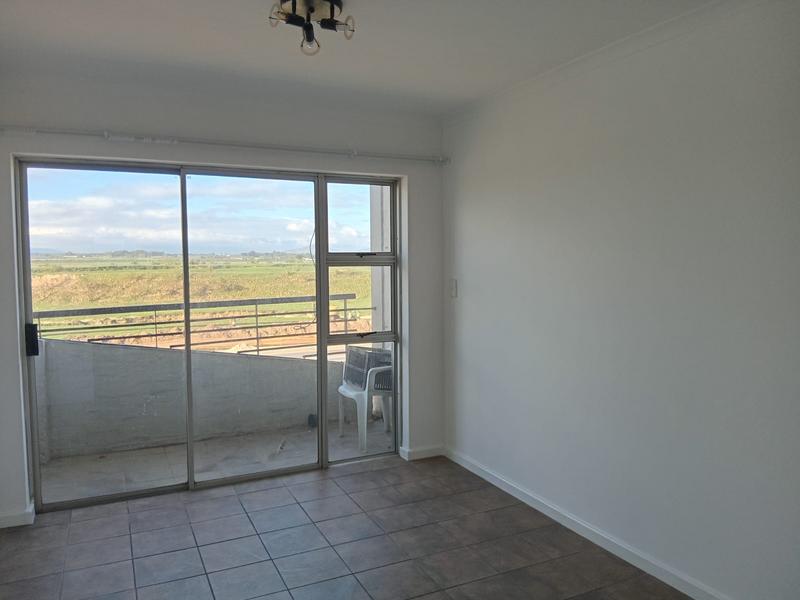 To Let 2 Bedroom Property for Rent in Uitzicht Western Cape